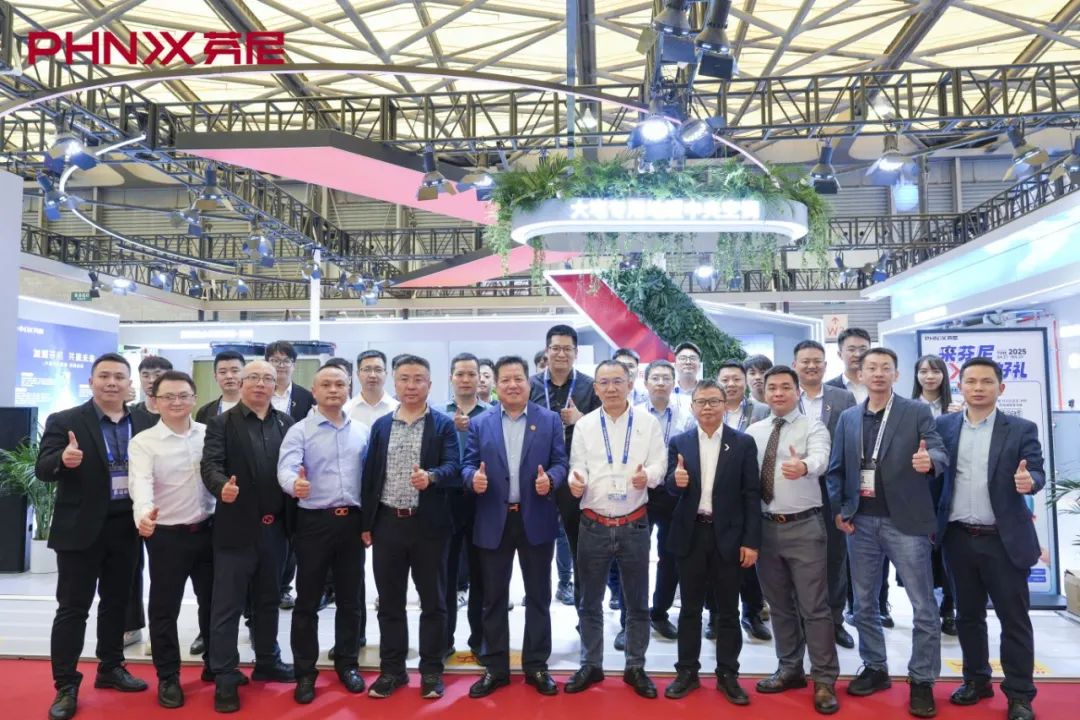 芬尼空氣能2025年4月上海展大合影