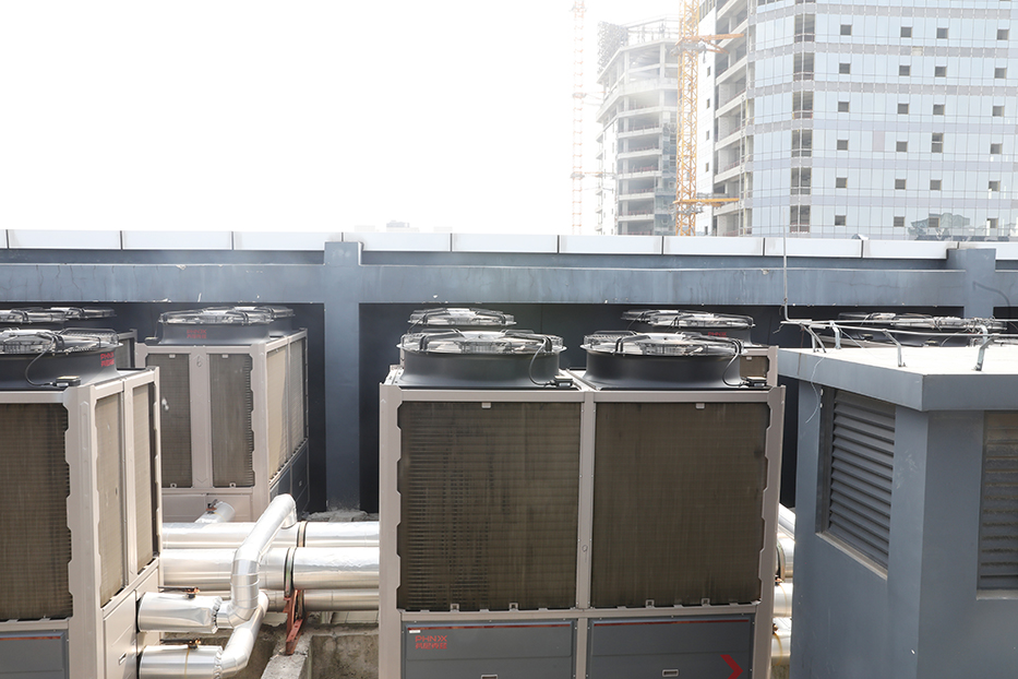 100個(gè)房間賓館空氣能熱水系統(tǒng) 