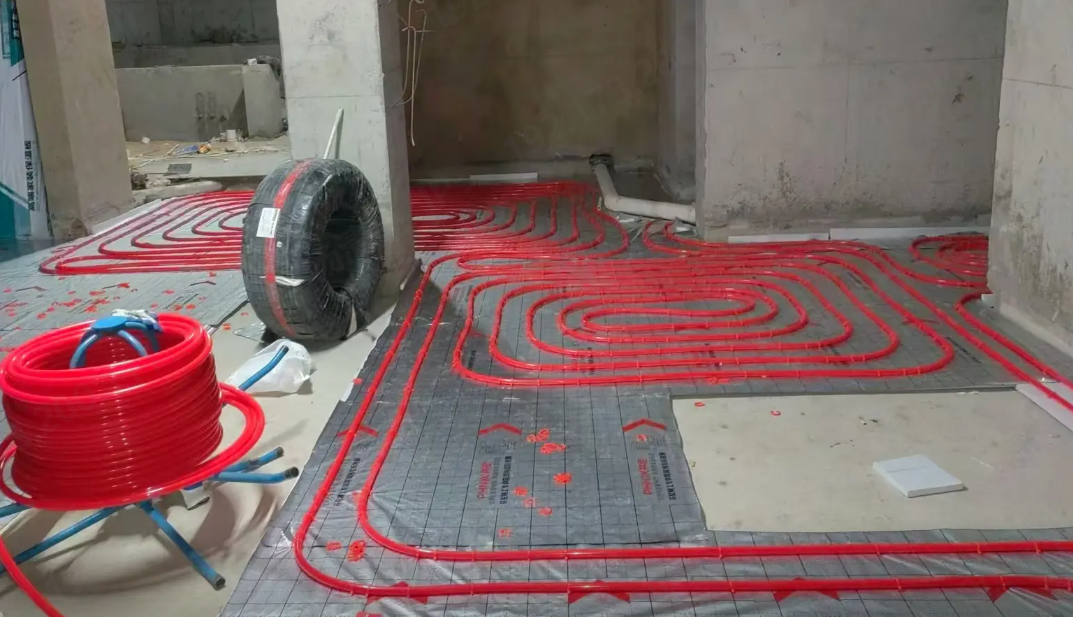 家裝是暖氣片好還是地暖好 