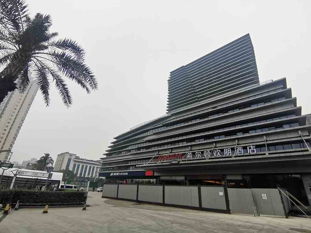 案例分享｜空氣源熱泵機組夏季獲得免費熱水，打造重慶南岸希爾頓歡朋酒店10000m2冷暖熱水綠色工程 