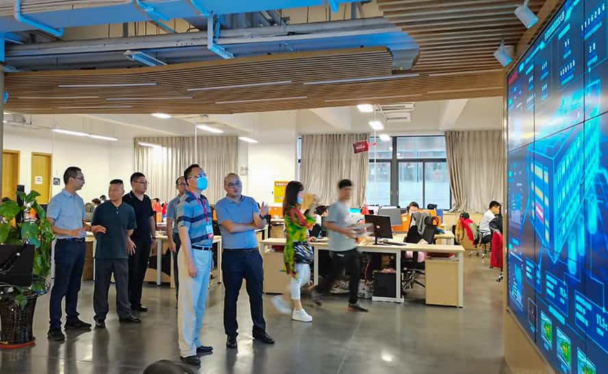 新疆庫爾勒市委常委領(lǐng)導(dǎo)蒞臨芬尼克茲實地考察