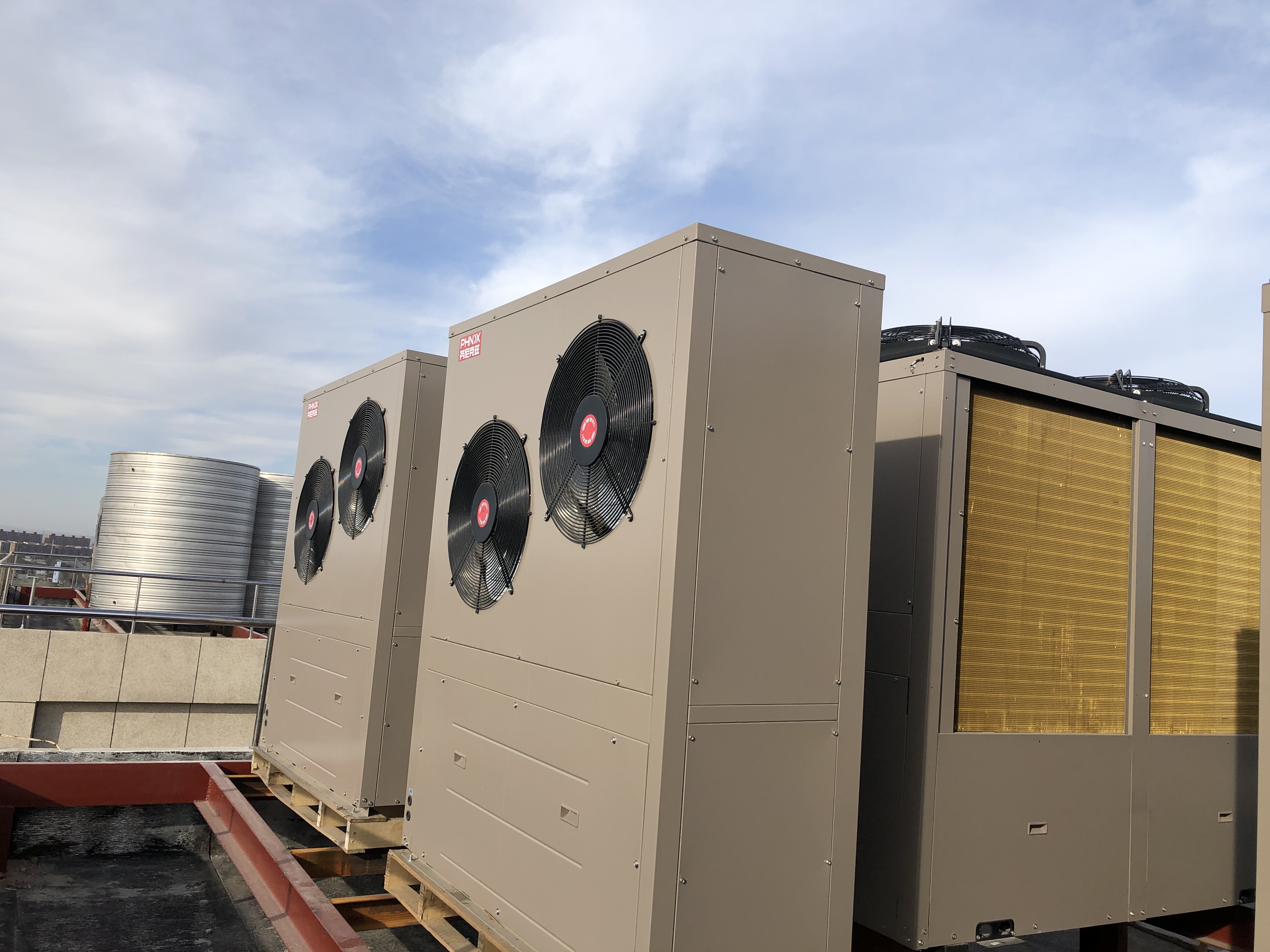 變頻空氣能熱泵與定頻熱泵的性能對比