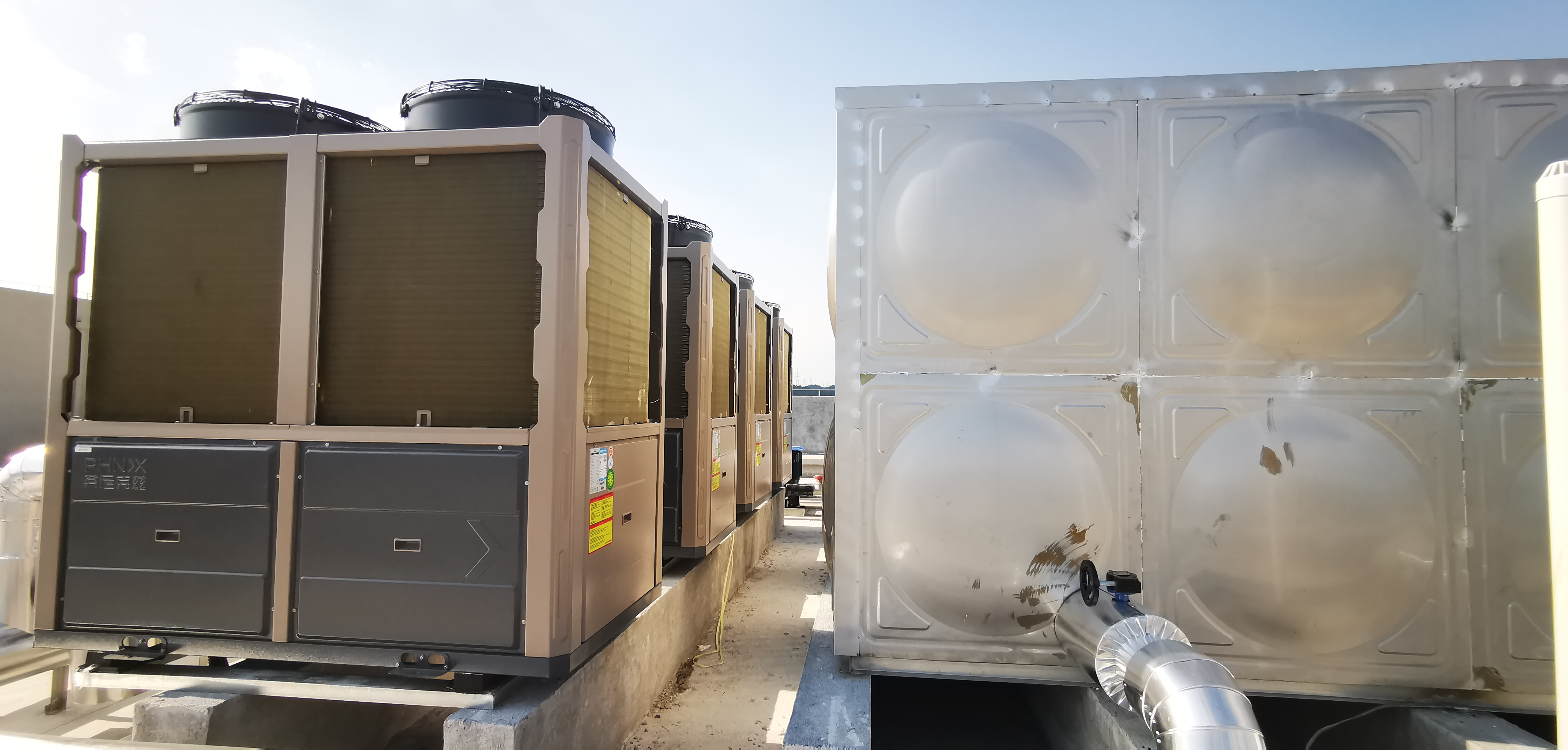 養殖用什么取暖經濟實惠 一起看看養殖場用的空氣能采暖設備